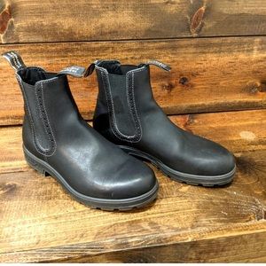 Womens Blundstone Chelsea boots size 9